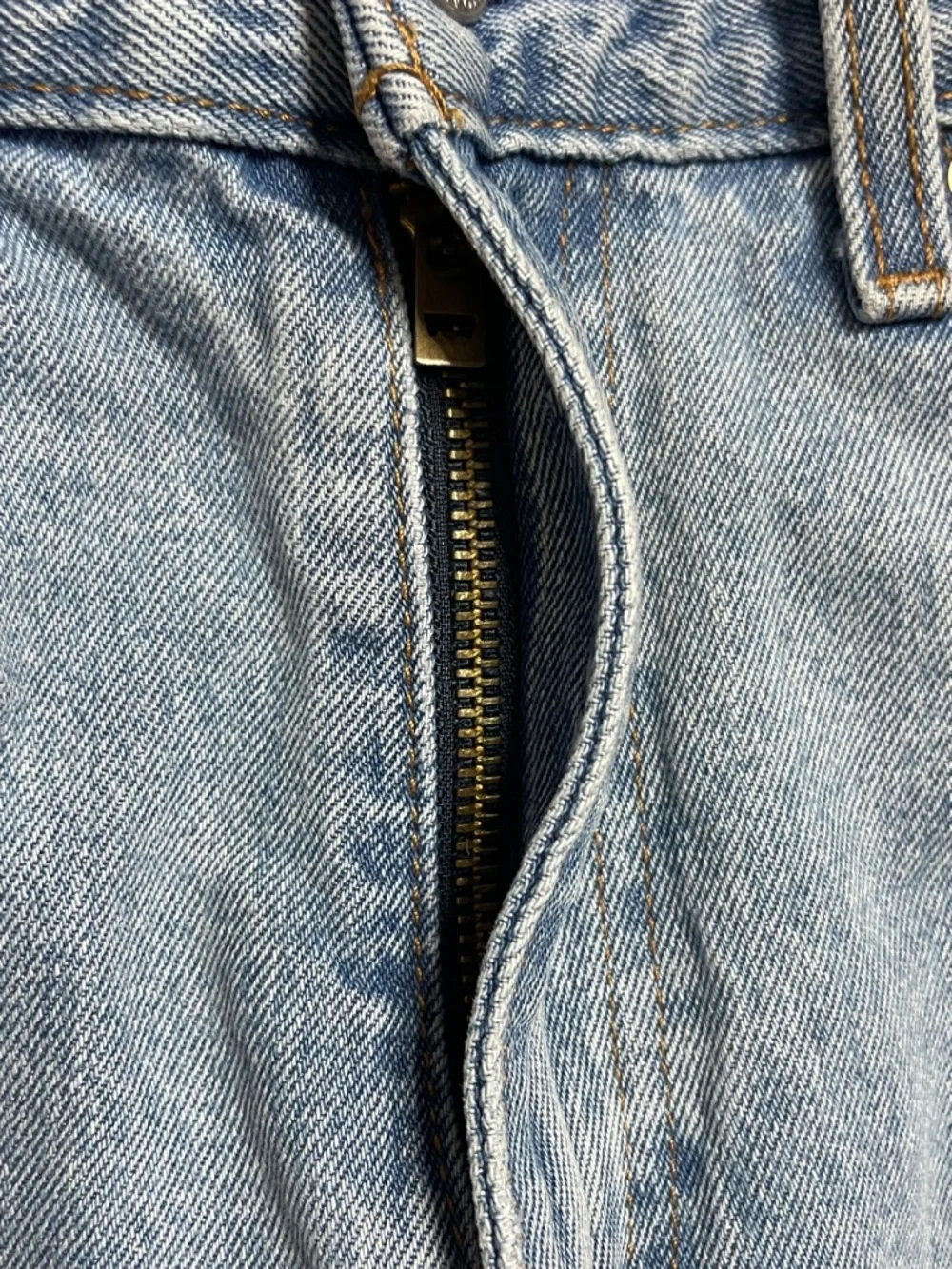 Levi's 550 Relaxed Fit Light Stonewash Denim Jeans Size 36x30 Casual Dad Jeans